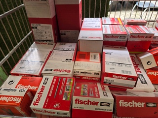 Schroeven En Pluggen Ca 50 Dozen Fischer, Partij